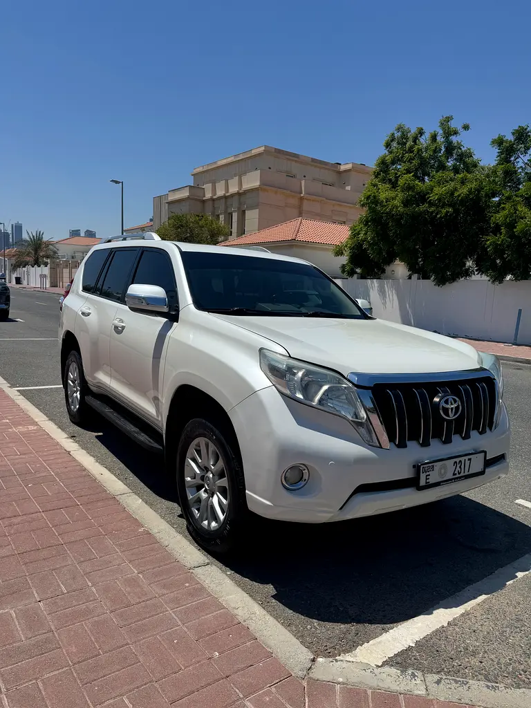 Toyota Prado 2016 — photo 1 of 12