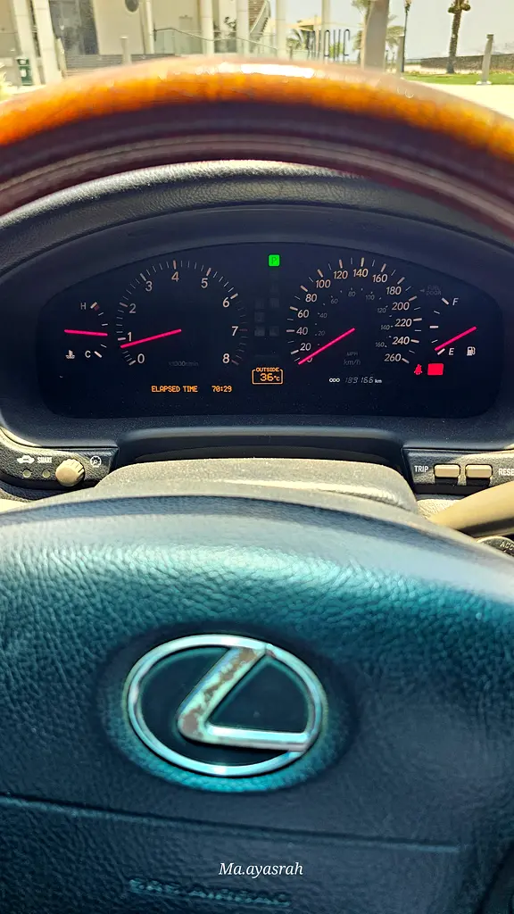 Lexus LS-Series 2002 — photo 1 of 12