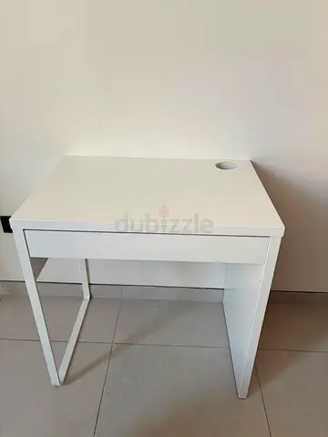 Compact White IKEA MICKE Desk with Cable Management Hole - Excellent Condition