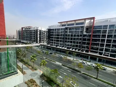Boulevard View | Premium Studio | Square Layout