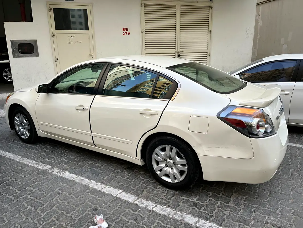 Nissan Altima 2012 — photo 1 of 14