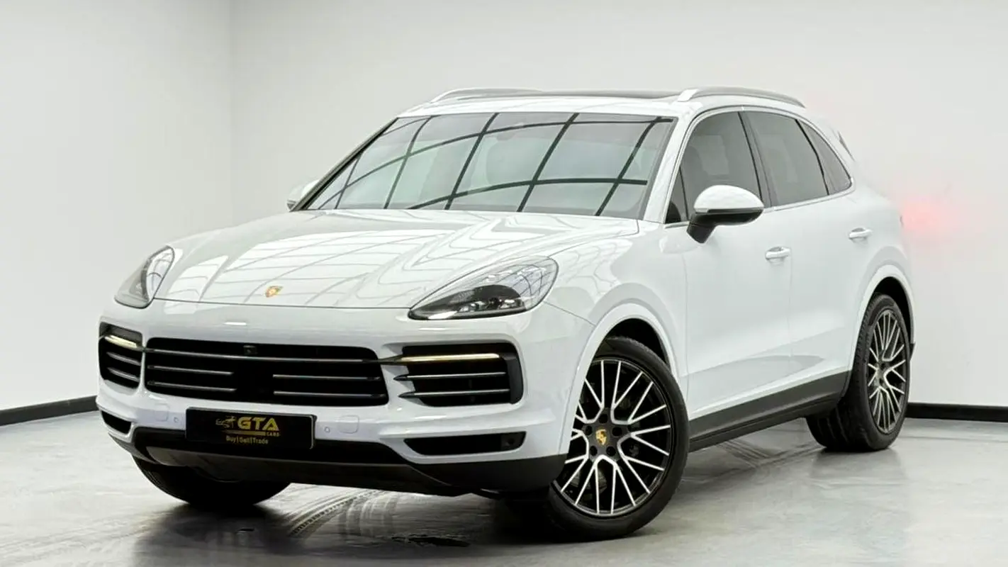 Porsche Cayenne 2018 — photo 1 of 17
