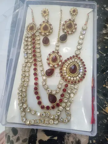 Traditional Indian bridal necklace set with earrings and maang tikka -  brand new