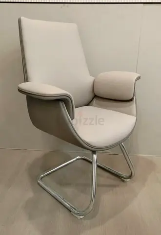 Comfortable Modern Swivel-Style Office Armchair in Light Beige