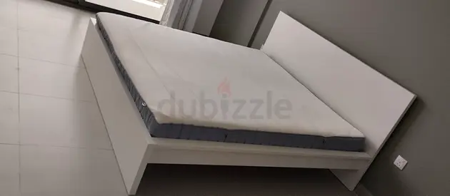IKEA malam king size bed frame with IKEA mattress 180×200cm is available