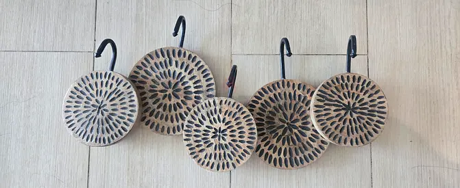 Hand-carved Wooden Wall Hooks / Decorative Hanging Rack (Set of 5)