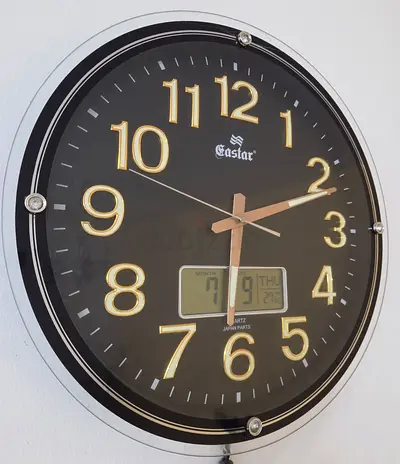 Beautiful Wall Clock - Shows Month, Date Day of the week (throwaway price)