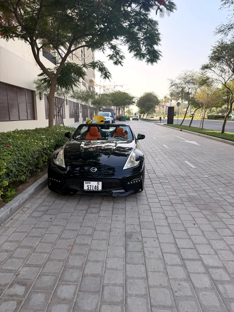 Nissan 370z 2010 — photo 1 of 5