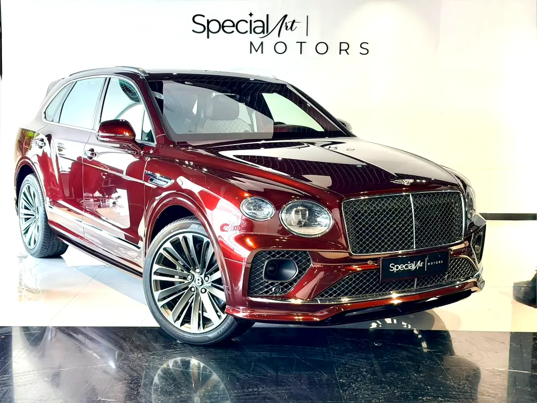 Bentley Bentayga 2021 — photo 1 of 14