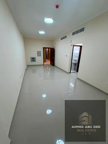 اول ساكن / غرفه نوم ماستر / صاله واسعه / خزائن حائط / تكيف مركزي / بلكونه مفتوحه / لوكيشن مميز سهل الوصول لدبي والشارقه / سعر مميز / تسهيلات في الدفع