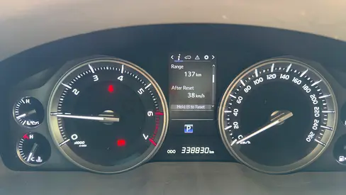Toyota Land Cruiser GXR V8 5.7 2018 - GCC Specs