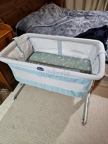 Chicco next2me bedside bassinet / co-sleeper in good condition