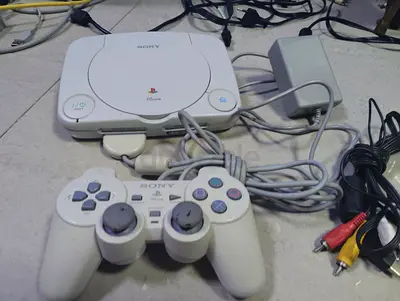 PS One with one controller