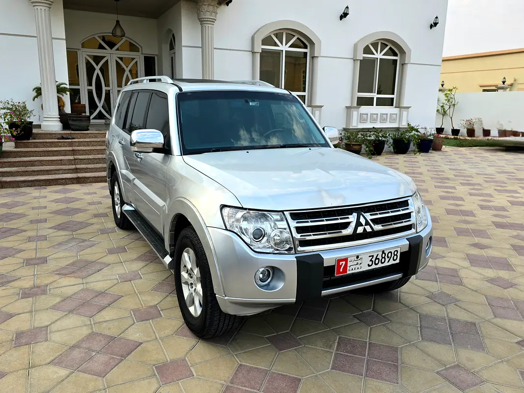 Mitsubishi Pajero 2011 — photo 1 of 20