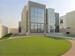 MODERN DESIGN | LIKE NEW | 5 BEDS PLUS MAID VILLA