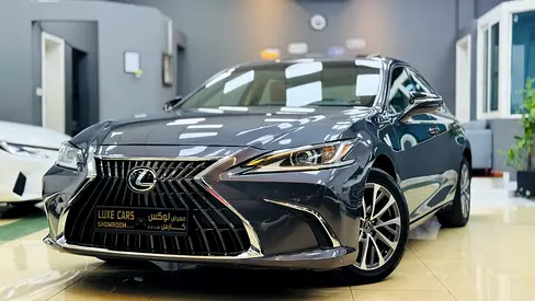 Lexus ES 300h Platinum 2023 | GCC Specs | Low Mileage