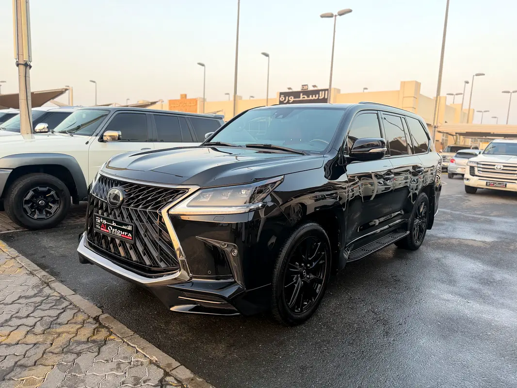 Lexus LX-Series 2019 — photo 1 of 10