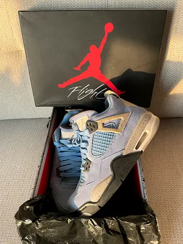 Air Jordan 4 Retro University Blue - EU 37