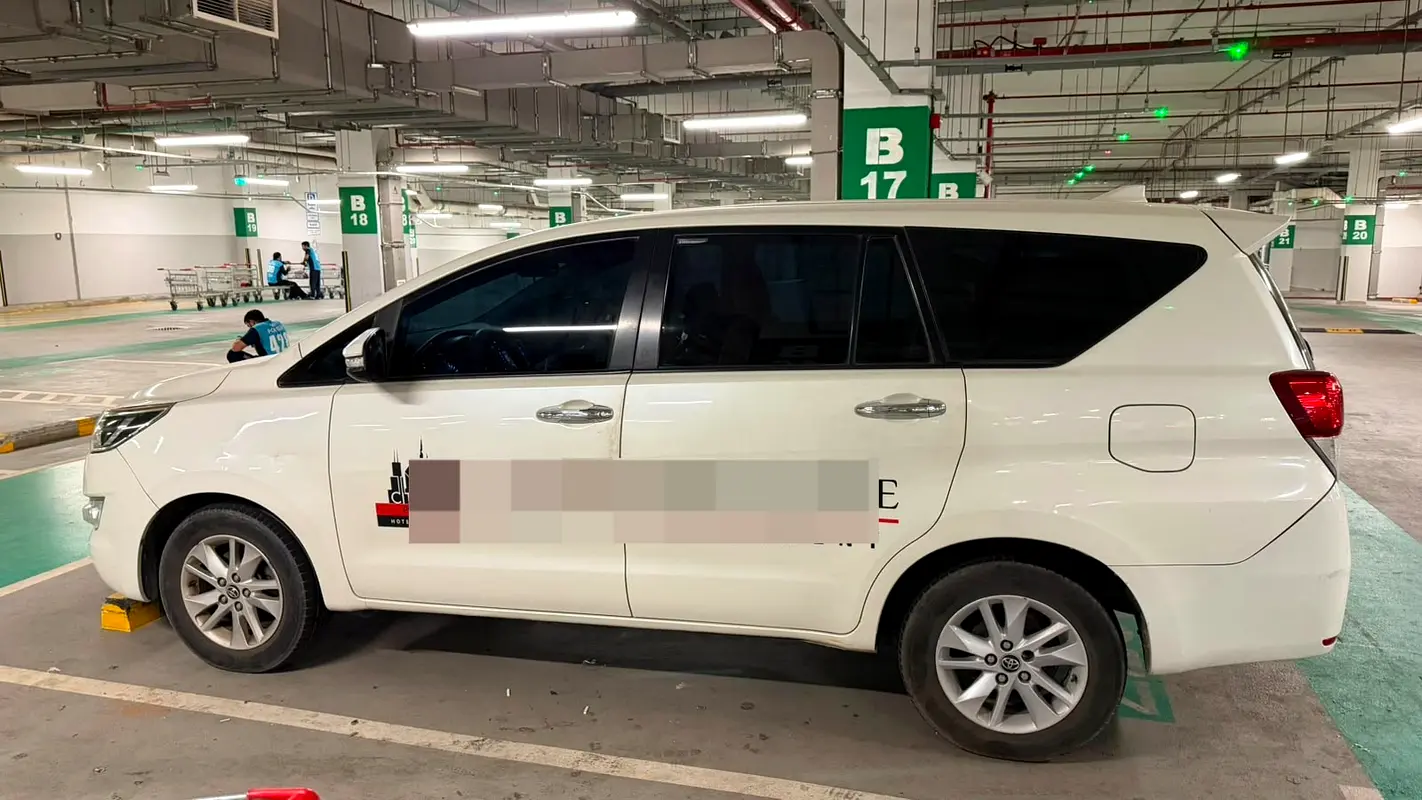 Toyota Innova 2016 — photo 1 of 5