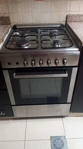 Stainless steel 4-burner gas stove with oven - good working condition