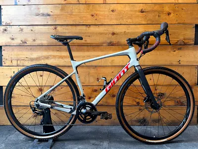 Giant Revolt Advanced 2 Gravel Bike