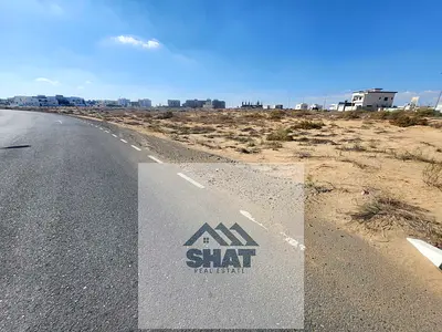 بسعر تنافسي ارض سكني تجاري تصريح ارضي + 6 طابق  تملك حر جميع الجنسيات ومسموح بيع الشقق والمحلات التجارية موقع مميز قريب من شارع محمد بن زايد وقريب