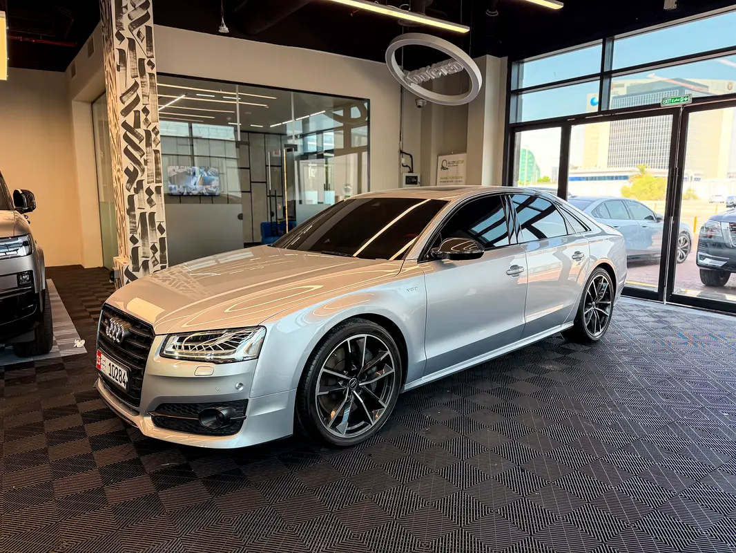 Audi S8 2016 — photo 1 of 10