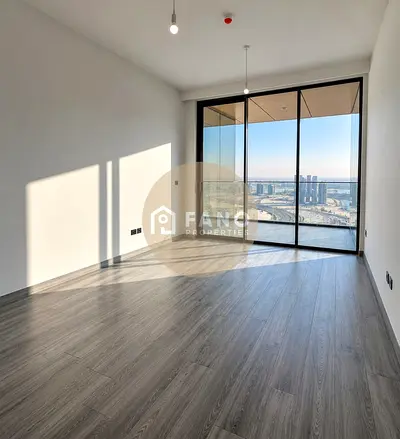 BRAND NEW APARTMENT WITH CLOSED KITCHEN