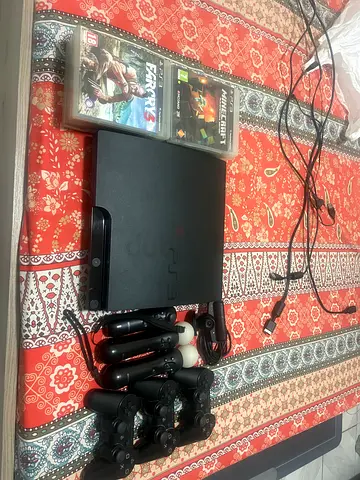Sony PS3 Slim with 3 Controllers, 3 Move Sensors and PS Move  11 Games cd