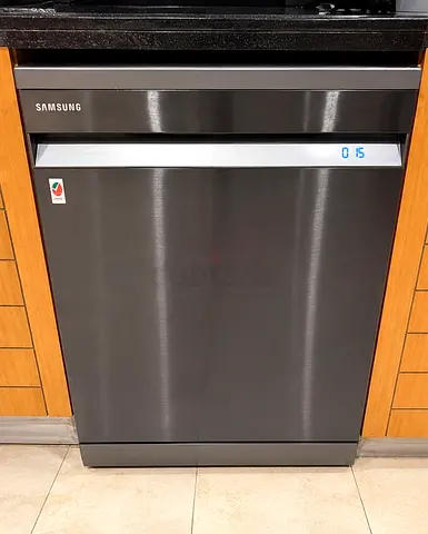 Samsung 14 Place Settings Freestanding Dishwasher – Stainless Steel – Excellent Condition