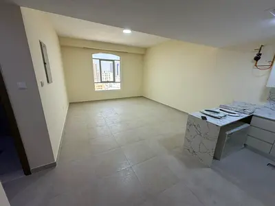 A unique opportunity to live in a brand new building on Ajman Corniche – first occupancy – free parking – one month free – family accommodation