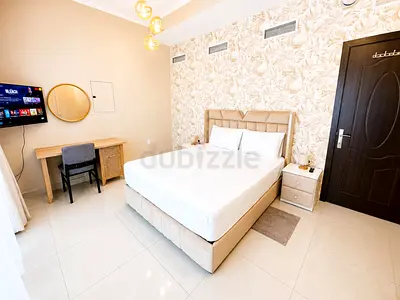 0% commission, female apartment , marina Luxury room with large balcony , full marina view,