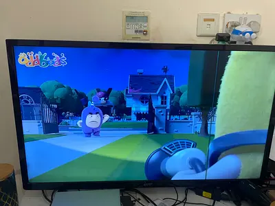 Ikon smart tv with green line