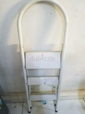 3-step Foldable Metal Step Ladder - White, Used