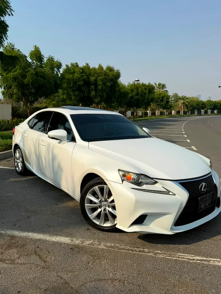 Lexus IS-Series 2014 — photo 1 of 11