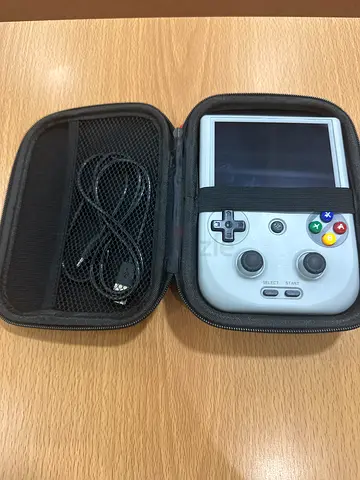 Anbernic Rg406V , Handheld with case and cable - CAN PLAY PS2 and GAMECUBE Games.