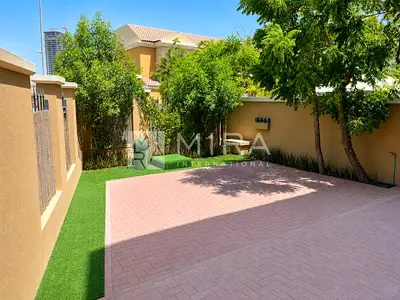 Corner Villa I Large Garden I Unfurnished