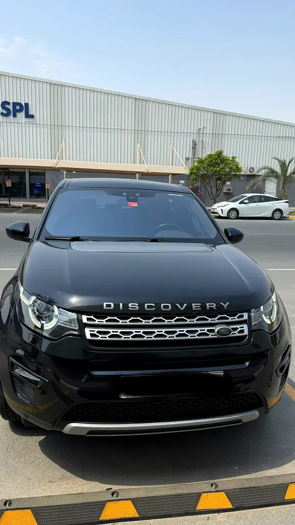 Land Rover Discovery Sport 2017 — photo 1 of 4