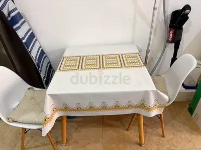 Dining Table with 02x Chairs