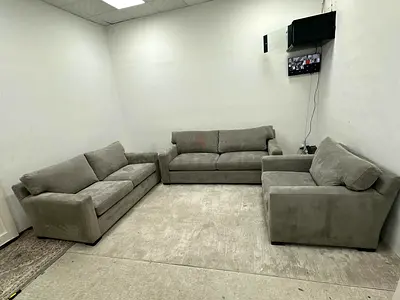 Looks like new condition cratebarrel 6 seater sofa