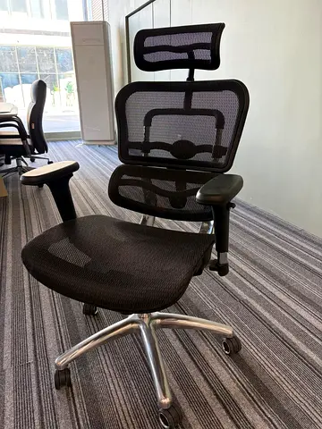 Ergonomic Black Mesh Office Chair with Headrest – Good Condition