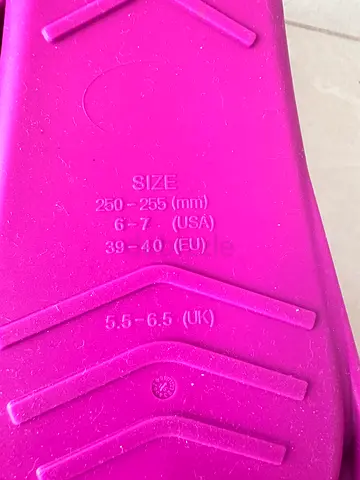 Pair of pink swim fins/flippers size EU 39-40 (US 6-7)