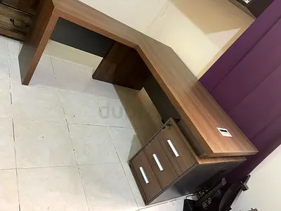 Modern L-Shaped Office Desk with Side Drawer Unit