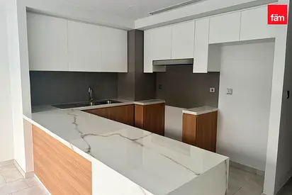 corner unit /vacant soon / call now