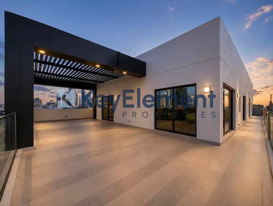 Penthouse l Vacant l Kitchen Appliances Included