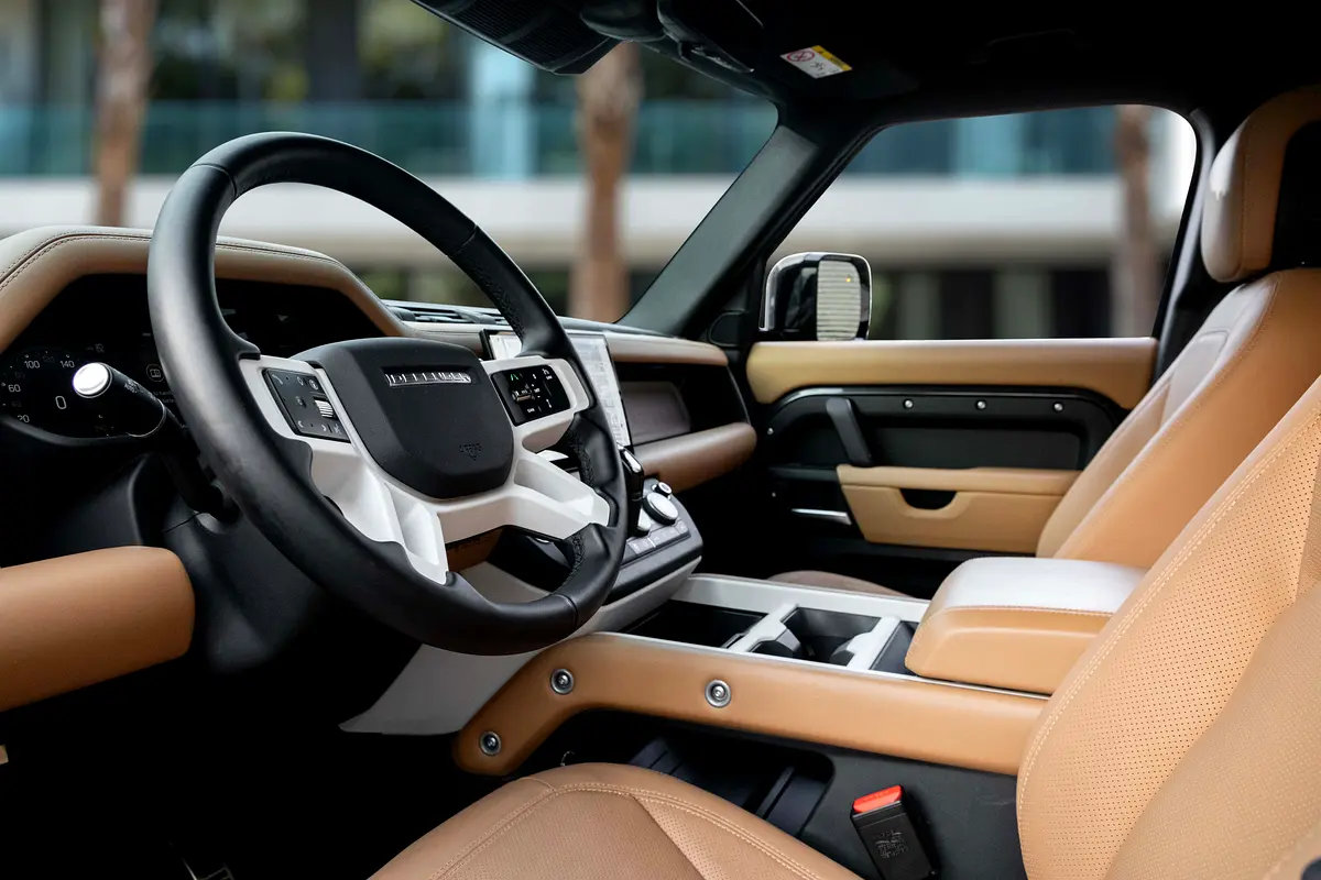 Land Rover Defender 2025