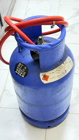 Used LPG Gas Cylinder with Hose and Regulator with full gas