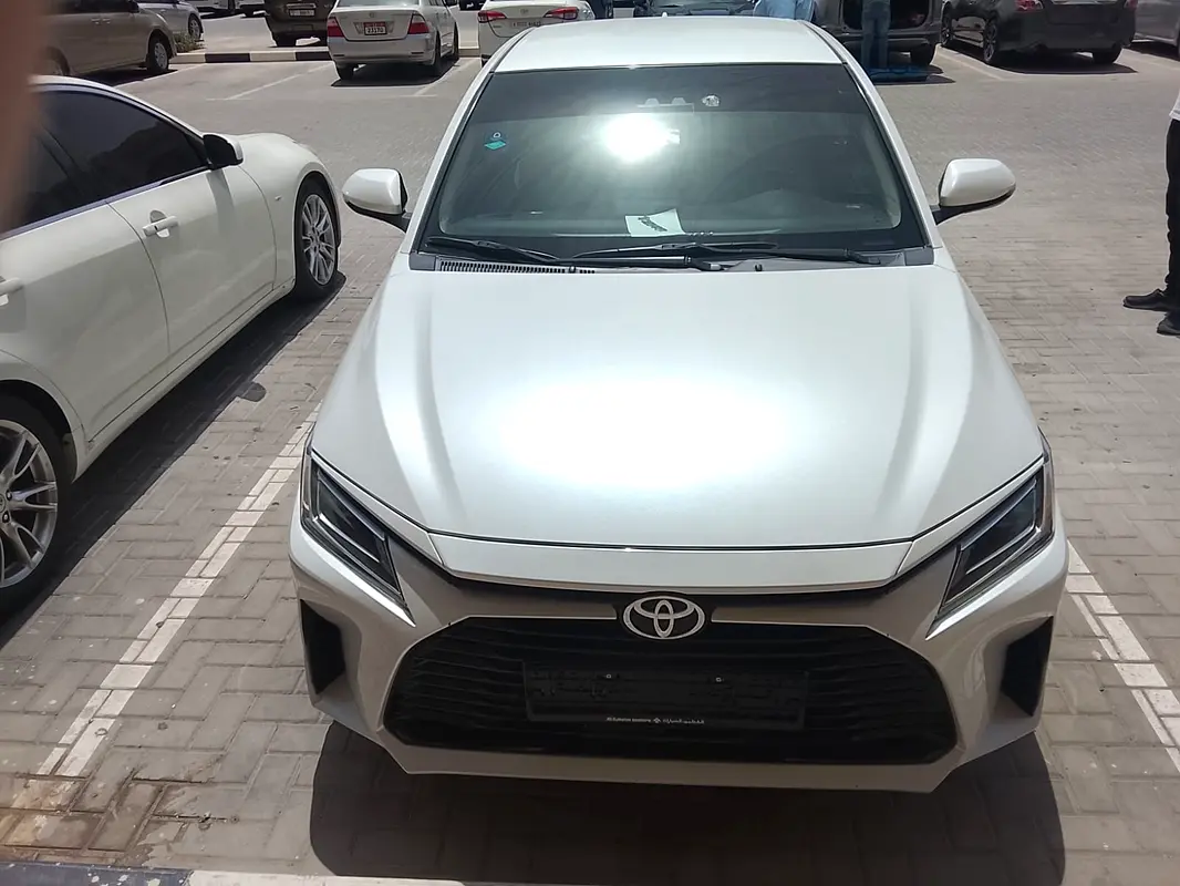 Toyota Yaris 2024 — photo 1 of 11