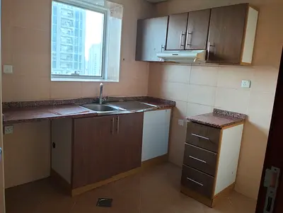 DUBAI METRO BUS AVAILABLE DUBAI BORDER 1BH FAMILY BUILDING