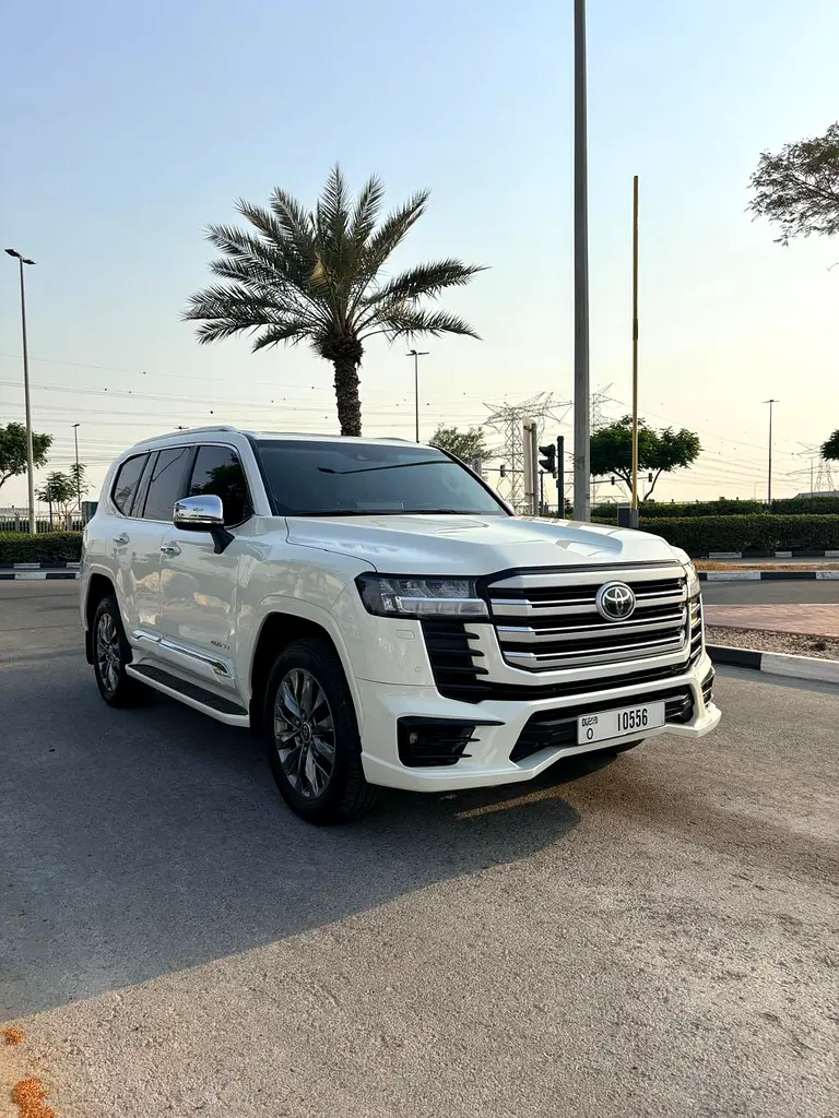 Toyota Land Cruiser 2024 — photo 1 of 14